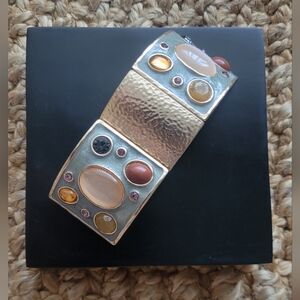 Gold tone hammered metal and multi color gem stretch bracelet